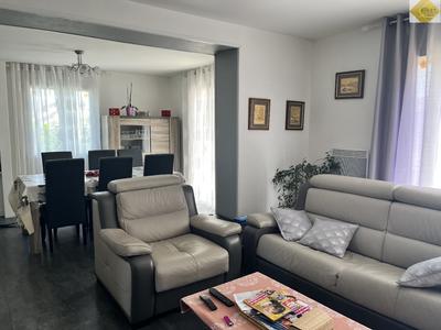 Maison - 121 m² - 8 pièces