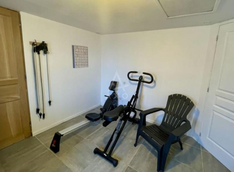 Maison - 280 m² - 11 pièces