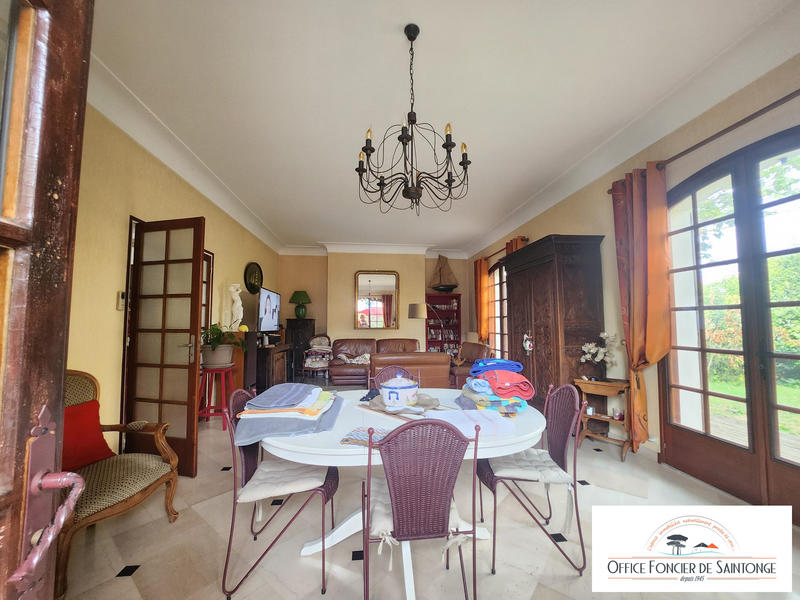 Maison traditionnelle - 185 m² - 8 pièces