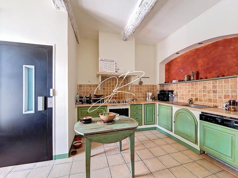 Maison - 238 m² - 8 pièces