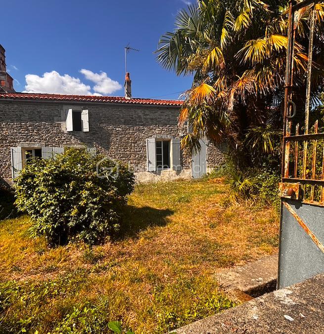 Maison - 220 m² - 6 pièces