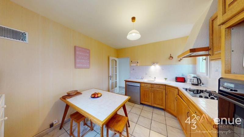 Maison - 90 m² - 5 pièces