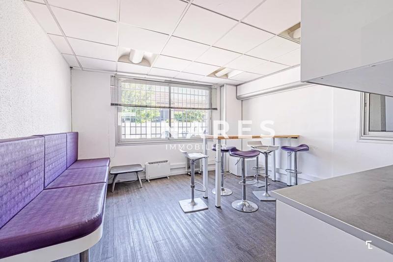 Local d'activités - 695 m² - 22 pièces