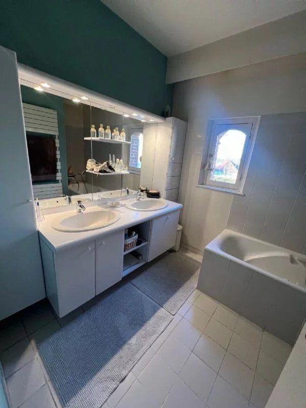 Maison - 200 m² - 9 pièces