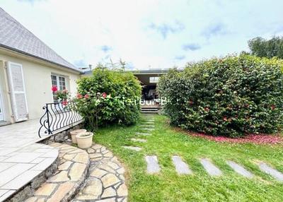 Maison - 209 m² - 8 pièces