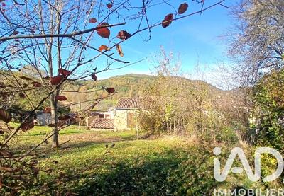 Maison - 300 m² - 11 pièces