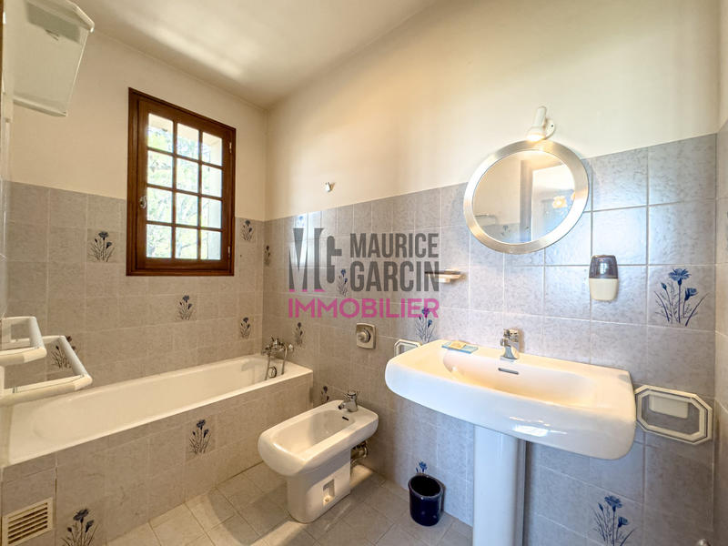 Maison - 256 m² - 10 pièces