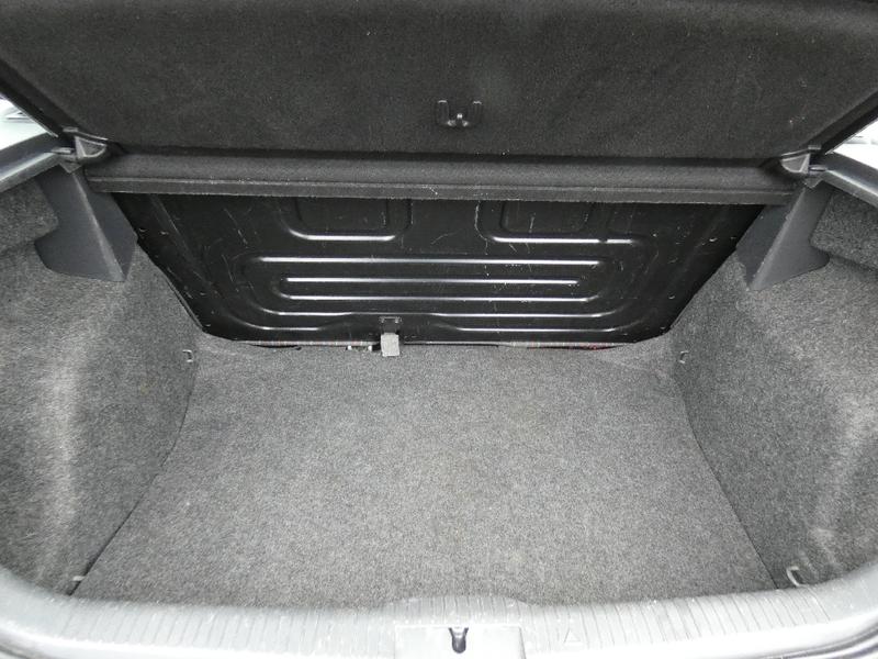 Volkswagen Polo 1.4 16s 75 Confort