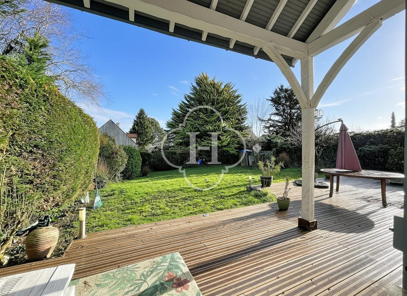 Maison - 191 m² - 8 pièces