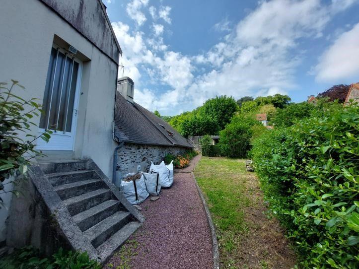 Maison - 221 m² - 12 pièces