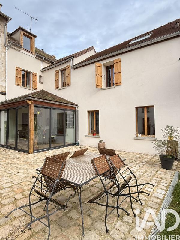 Maison - 207 m² - 7 pièces