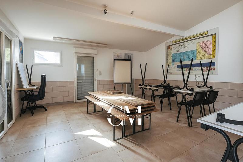 Maison - 330 m² - 11 pièces