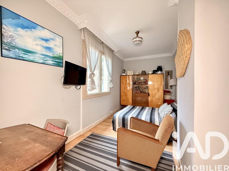 Maison - 230 m² - 8 pièces