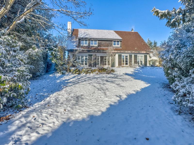 Maison - 230 m² - 9 pièces