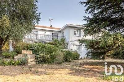 Maison - 242 m² - 7 pièces