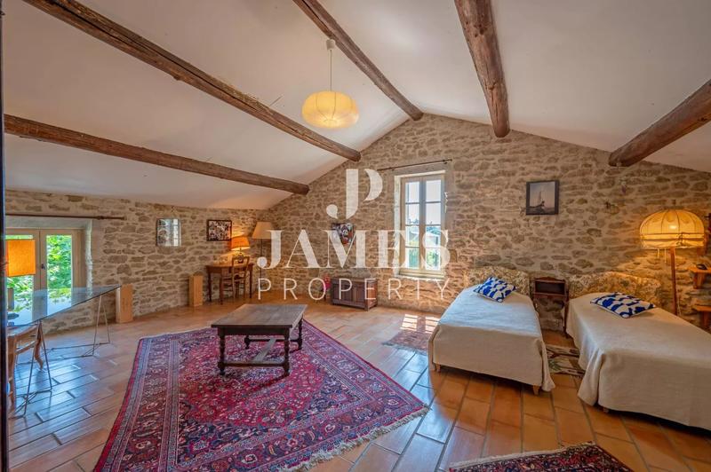 Maison - 350 m² - 8 pièces