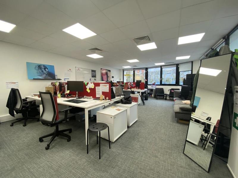 Bureau - 1 320 m²