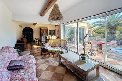 Maison - 201 m² - 7 pièces