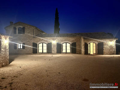 Mas - 300 m² - 9 pièces