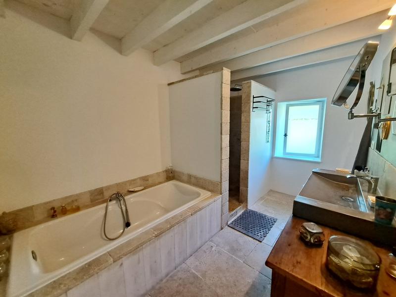 Maison - 397 m² - 16 pièces