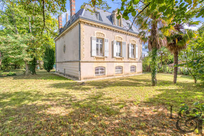 Maison - 281 m² - 10 pièces