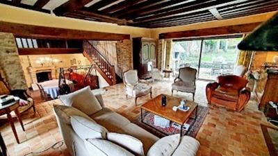 Maison - 220 m² - 7 pièces