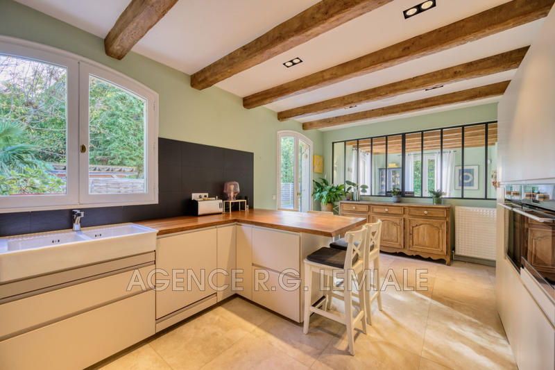 Maison - 226 m² - 8 pièces