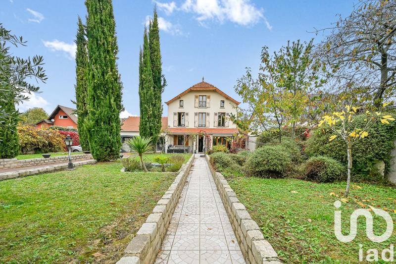 Maison - 240 m² - 11 pièces