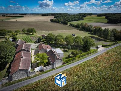 Maison ancienne - 266 m² - 8 pièces