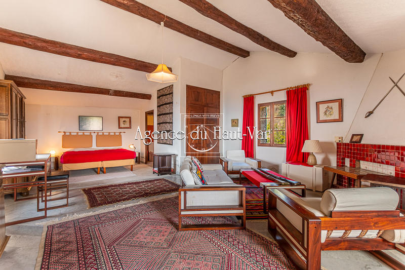 Propriété - 477 m² - 8 pièces