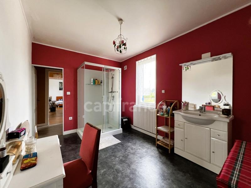 Demeure - 254 m² - 9 pièces