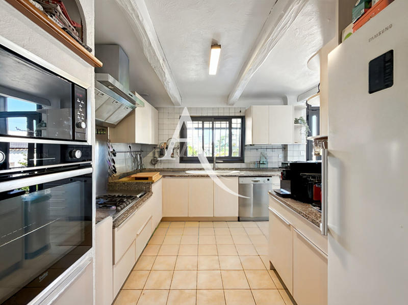 Maison - 201 m² - 5 pièces