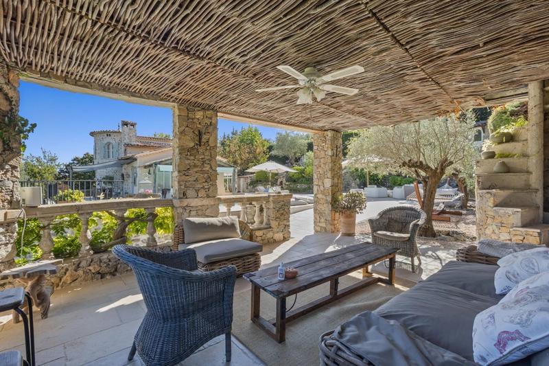 Maison - 451 m² - 15 pièces