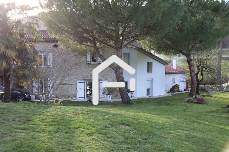 Demeure - 295 m² - 9 pièces