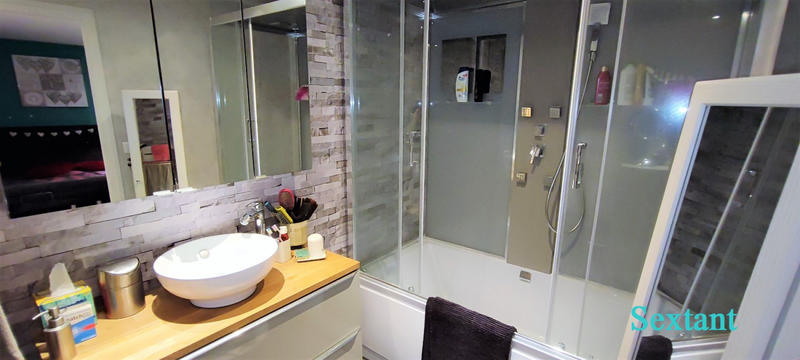 Maison - 236 m² - 10 pièces