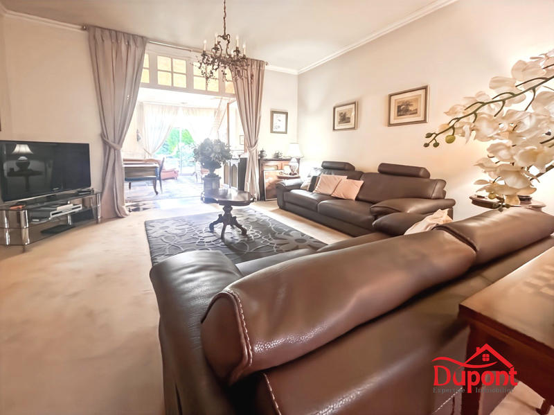 Maison - 285 m² - 8 pièces