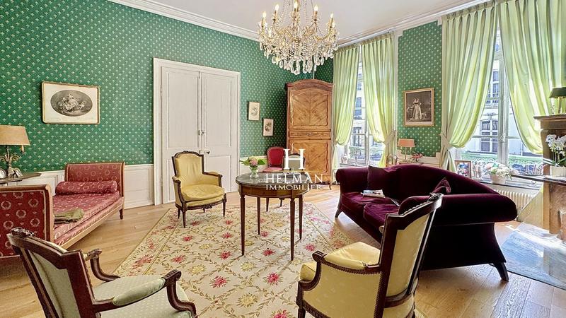 Maison - 240 m² - 8 pièces