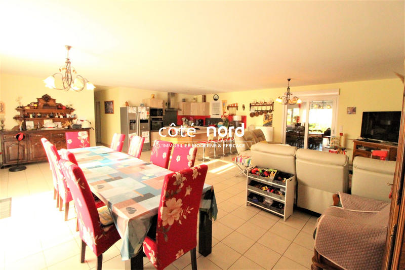 Maison - 325 m² - 8 pièces