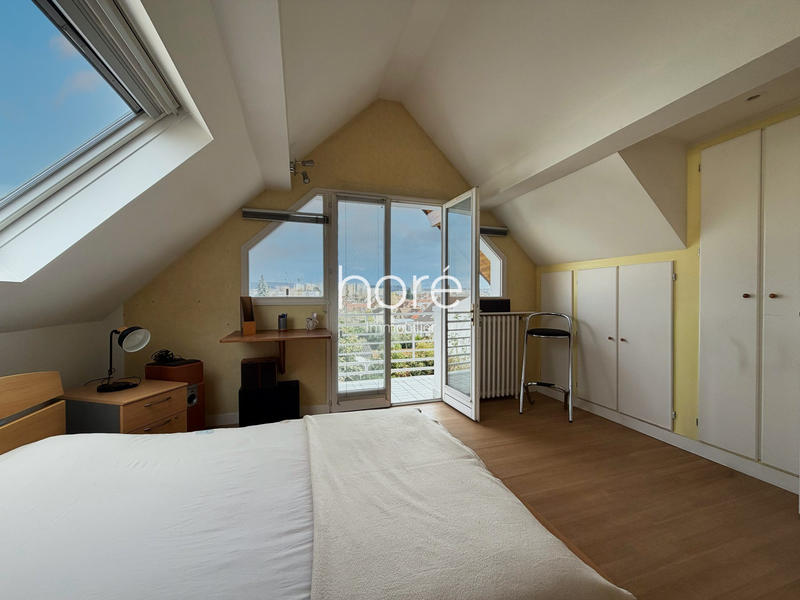 Maison - 210 m² - 8 pièces