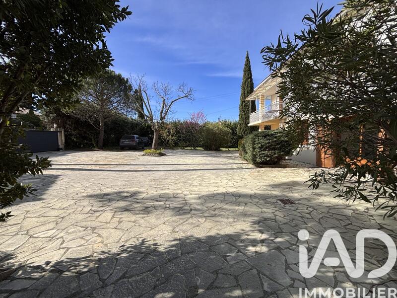 Maison - 208 m² - 10 pièces