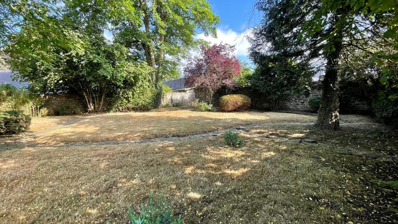 Maison - 210 m² - 11 pièces