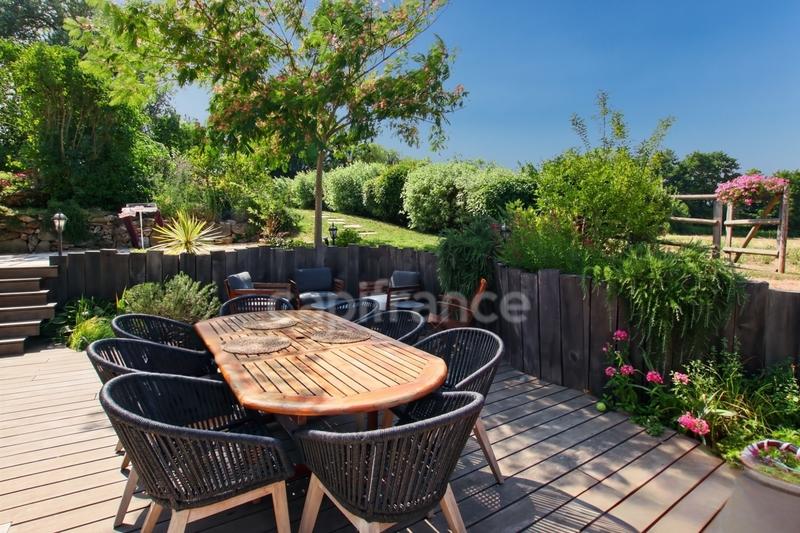 Maison - 215 m² - 9 pièces