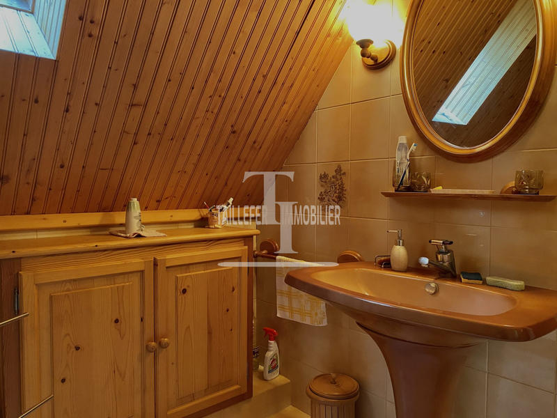 Maison traditionnelle - 300 m² - 9 pièces