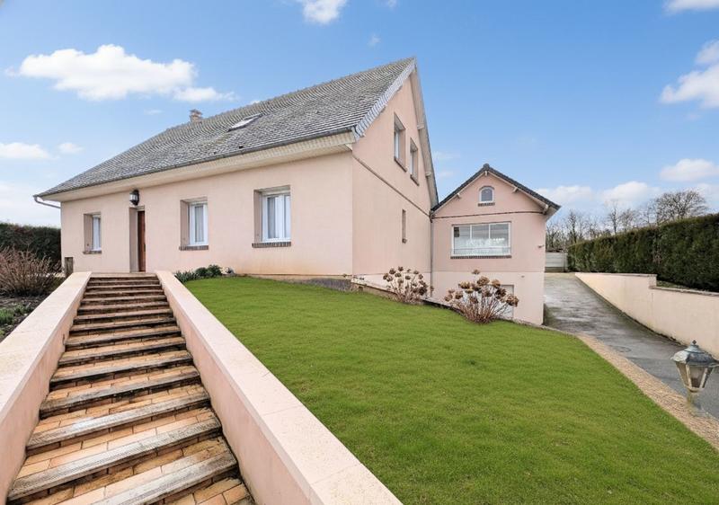 Maison - 208 m² - 8 pièces