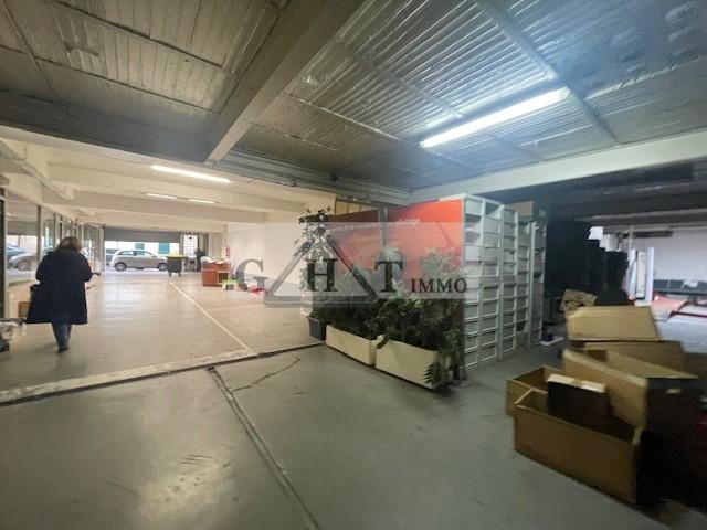 Local commercial - 1 300 m²