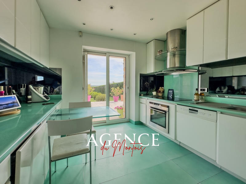 Maison - 232 m² - 7 pièces