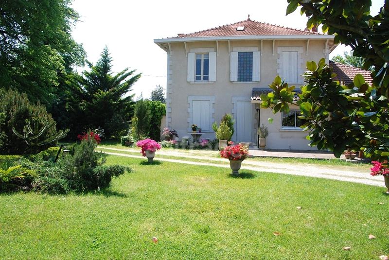 Maison de maîtres - 245 m² - 8 pièces