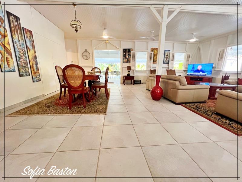 Maison - 231 m² - 7 pièces