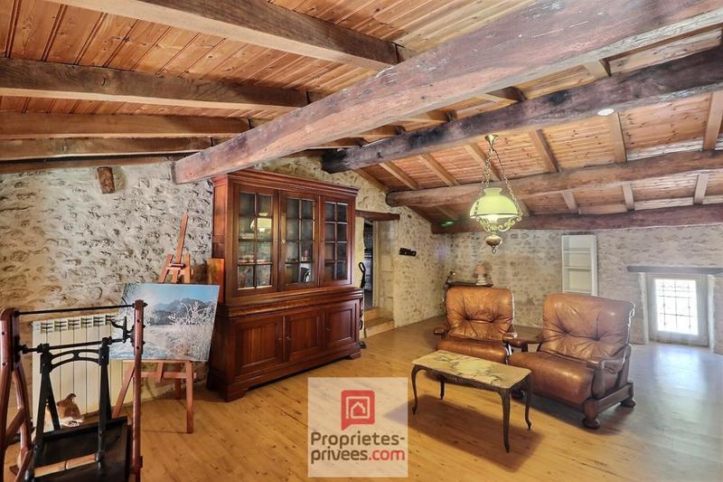 Maison - 230 m² - 13 pièces