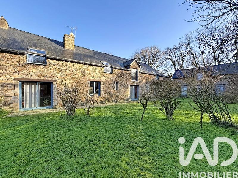 Maison - 270 m² - 9 pièces